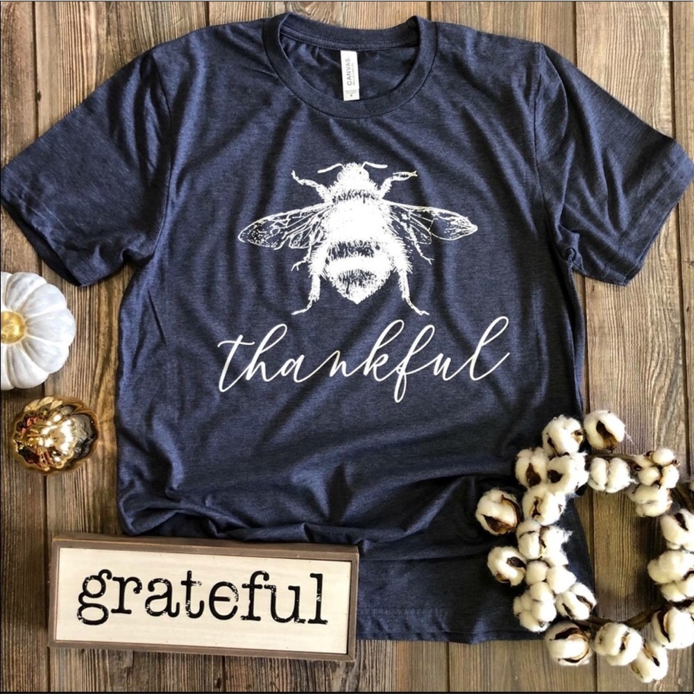 ONE LEFT (Sm)❗️🐝 Bee Thankful Tee. Bundle to save